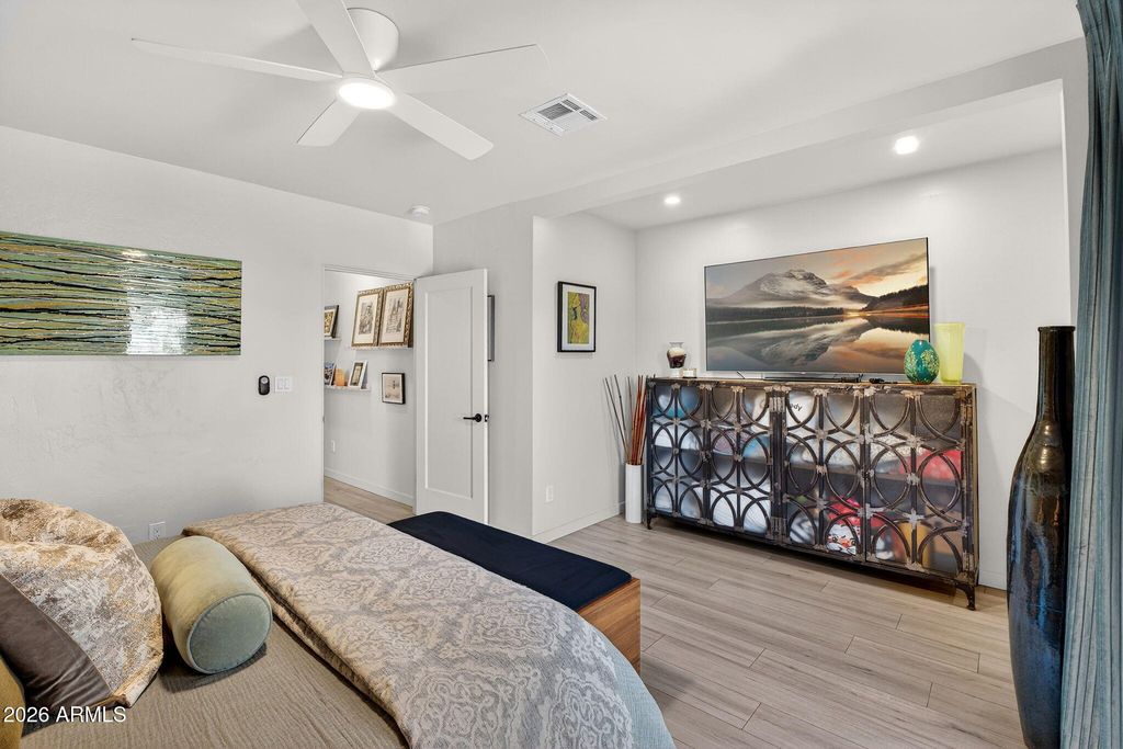 Image 26 of property listing at 938 W Portland Street, Phoenix, AZ 85007