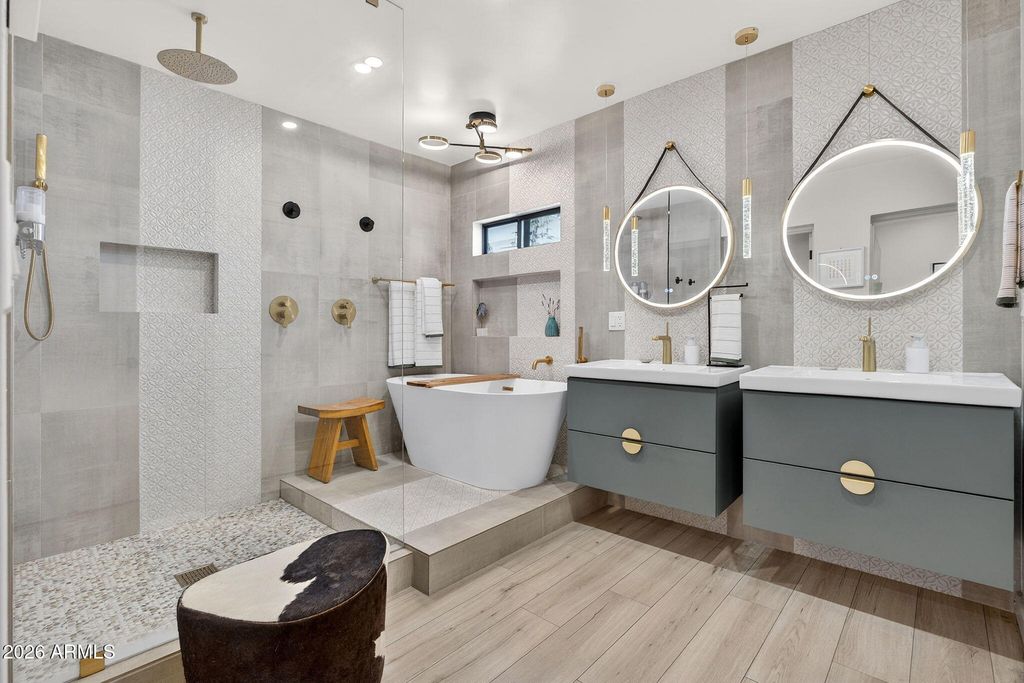 Image 27 of property listing at 938 W Portland Street, Phoenix, AZ 85007