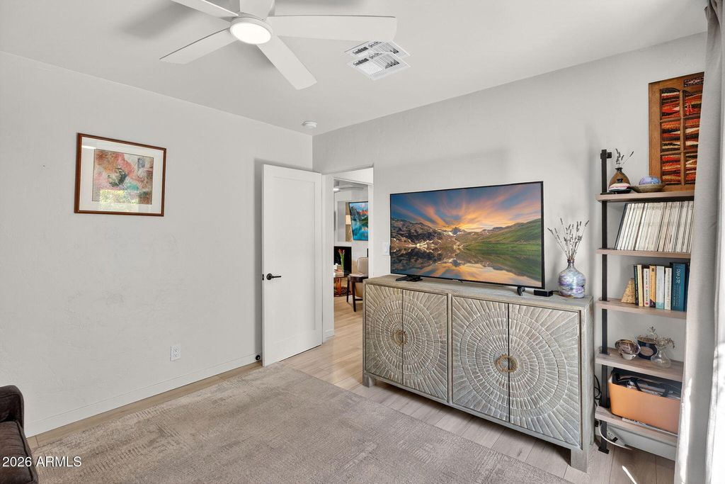 Image 36 of property listing at 938 W Portland Street, Phoenix, AZ 85007