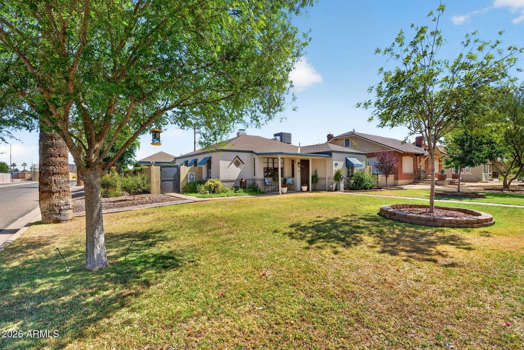 Image 6 of property listing at 938 W Portland Street, Phoenix, AZ 85007