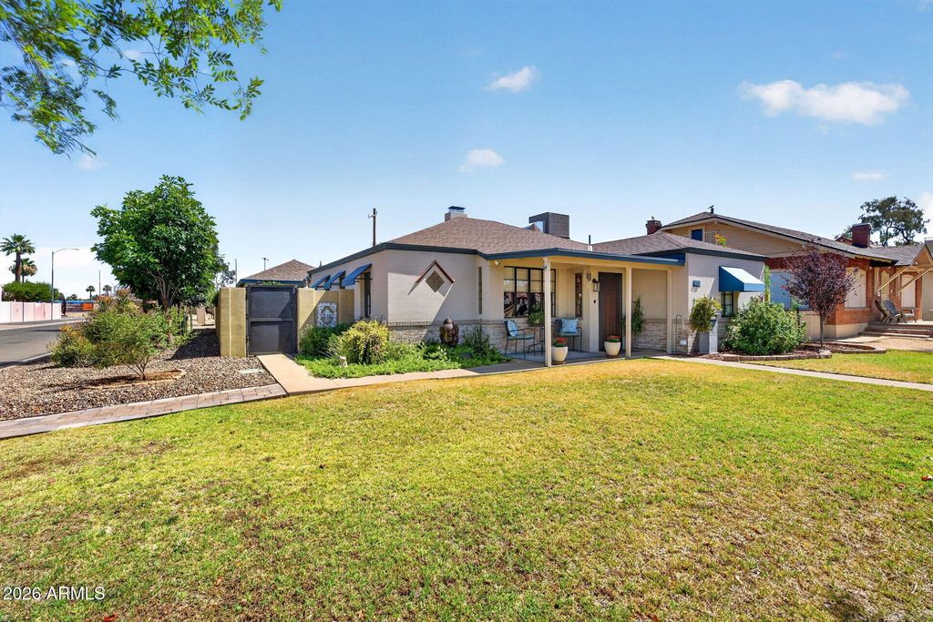 Image 7 of property listing at 938 W Portland Street, Phoenix, AZ 85007