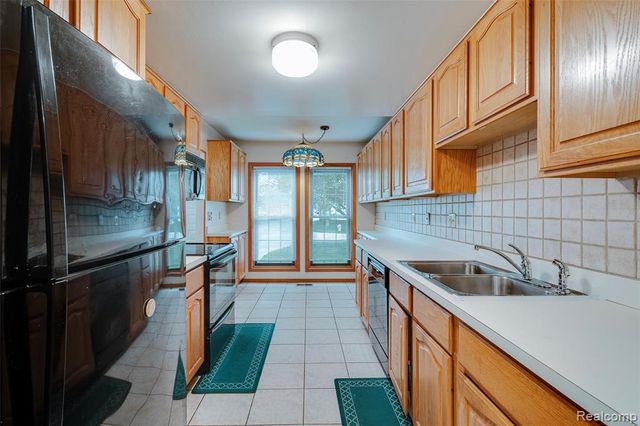 22857 Cranbrooke Drive, Novi, MI 48375