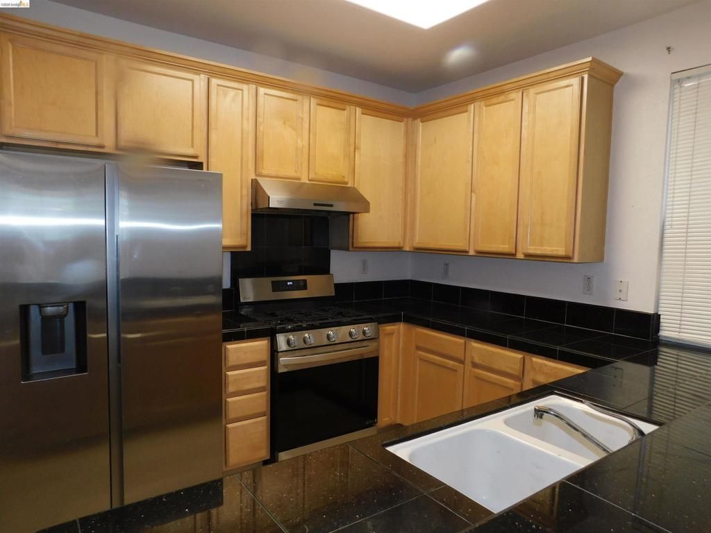 Image 5 of property listing at 639 Heritage Cir, San Lorenzo, CA 94580