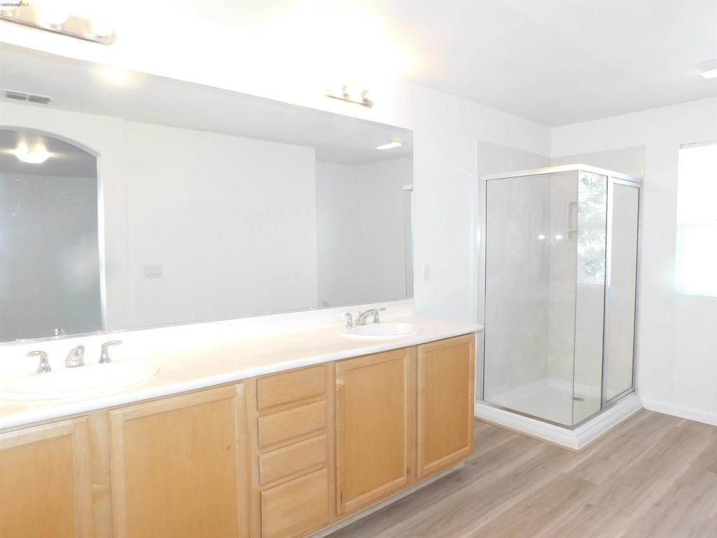 Image 8 of property listing at 639 Heritage Cir, San Lorenzo, CA 94580