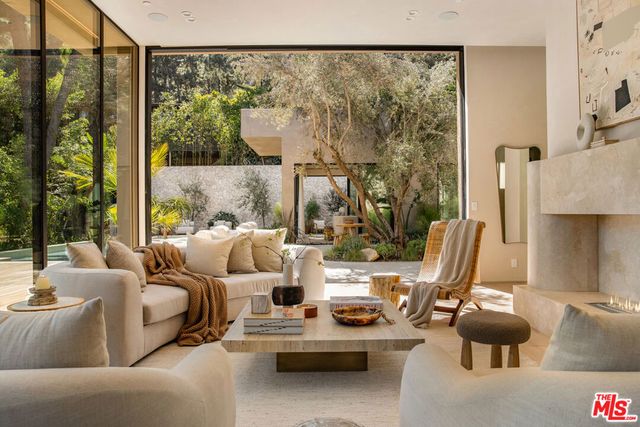 2267 Betty Lane, Beverly Hills, CA 90210