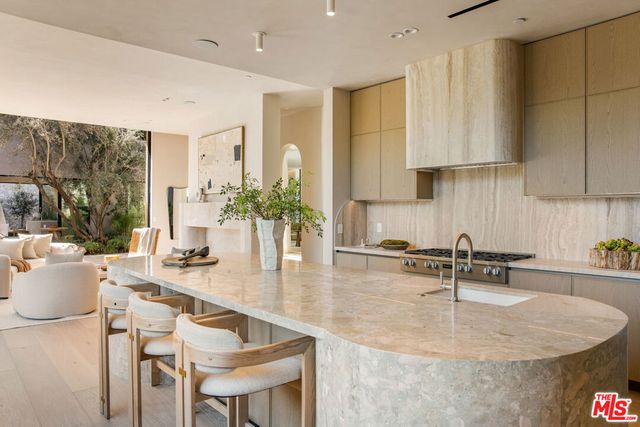 2267 Betty Lane, Beverly Hills, CA 90210