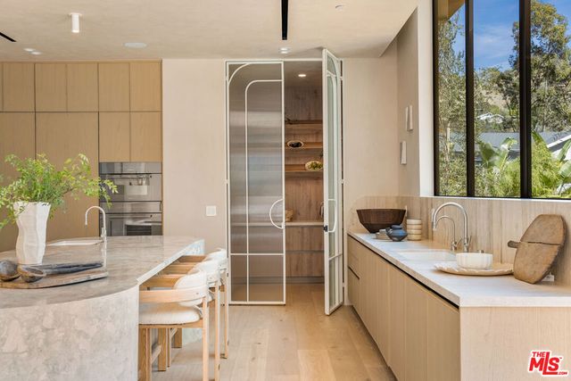 2267 Betty Lane, Beverly Hills, CA 90210