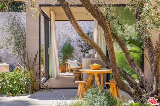 2267 Betty Lane, Beverly Hills, CA 90210