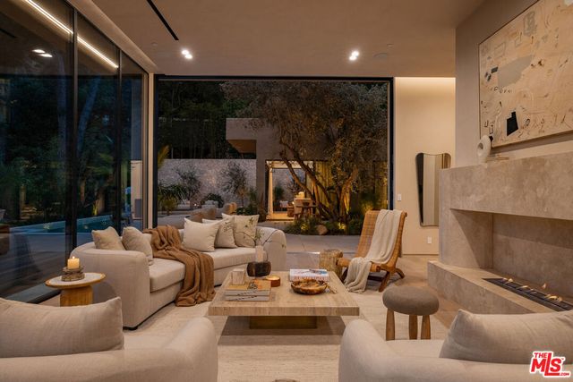 2267 Betty Lane, Beverly Hills, CA 90210
