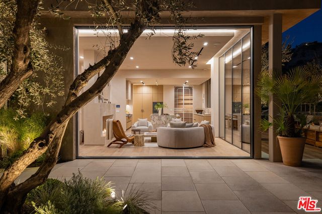 2267 Betty Lane, Beverly Hills, CA 90210