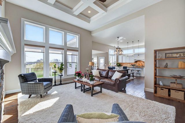 1007 S 8th Street, Eldridge, IA 52748