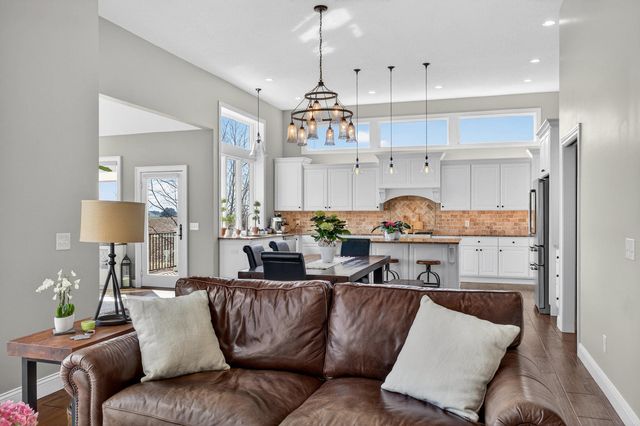 1007 S 8th Street, Eldridge, IA 52748