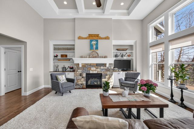 1007 S 8th Street, Eldridge, IA 52748