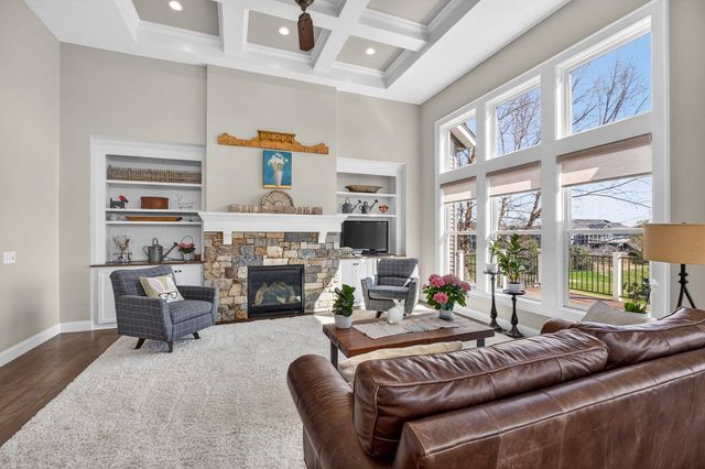 1007 S 8th Street, Eldridge, IA 52748