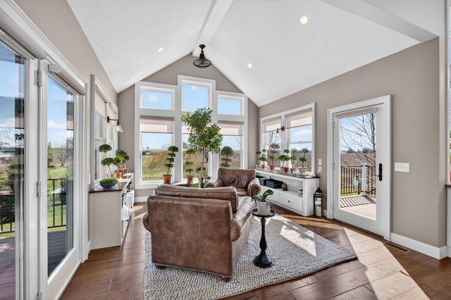 1007 S 8th Street, Eldridge, IA 52748