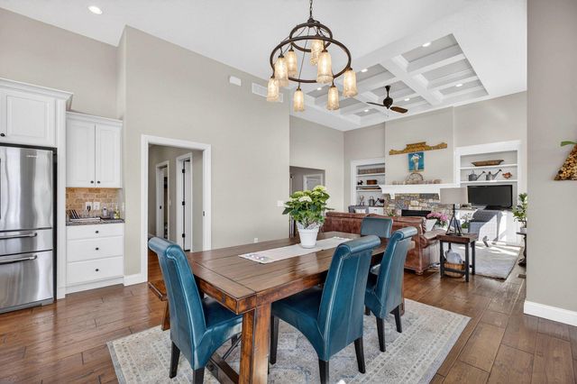 1007 S 8th Street, Eldridge, IA 52748