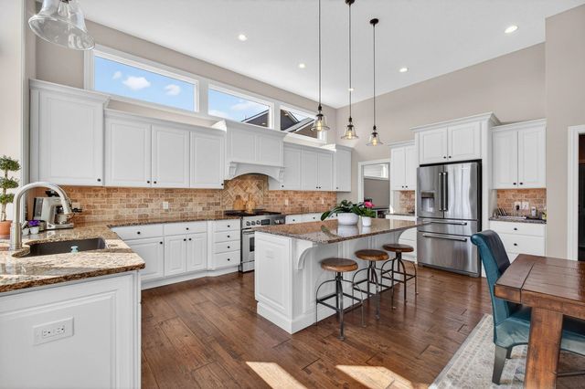 1007 S 8th Street, Eldridge, IA 52748