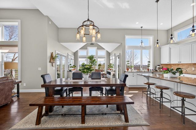 1007 S 8th Street, Eldridge, IA 52748