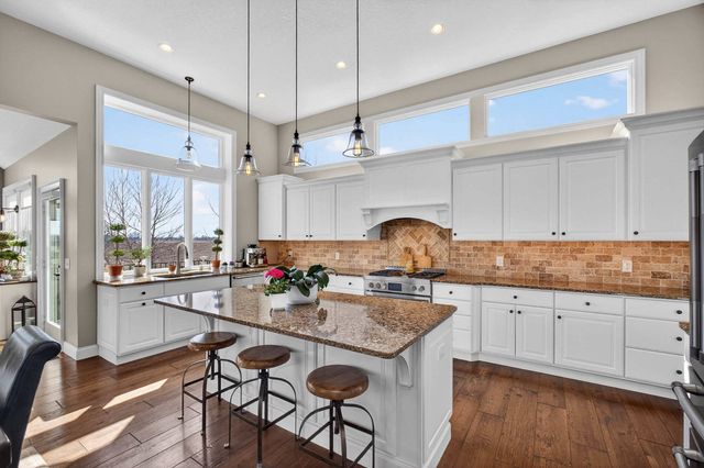 1007 S 8th Street, Eldridge, IA 52748