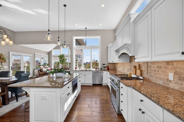 1007 S 8th Street, Eldridge, IA 52748