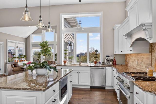 1007 S 8th Street, Eldridge, IA 52748