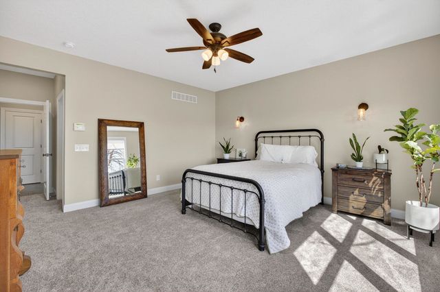 1007 S 8th Street, Eldridge, IA 52748