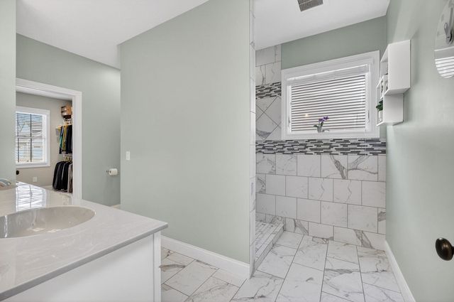 1007 S 8th Street, Eldridge, IA 52748