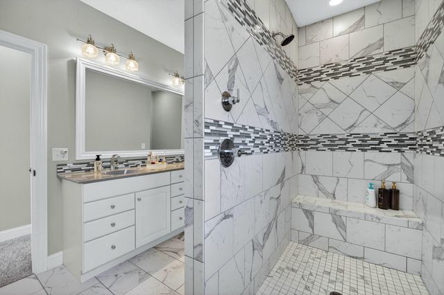 1007 S 8th Street, Eldridge, IA 52748