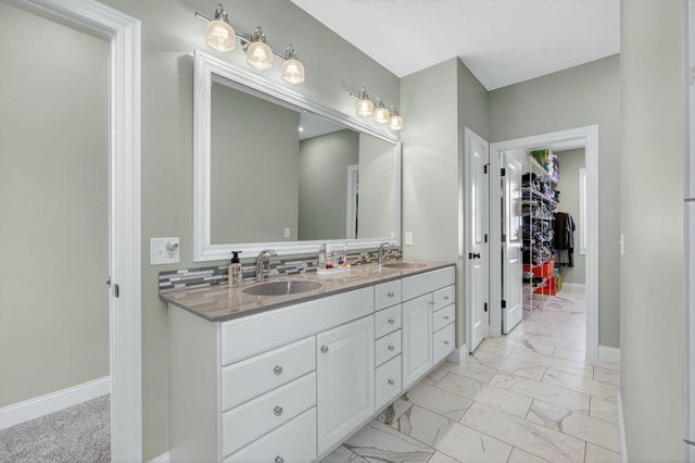 1007 S 8th Street, Eldridge, IA 52748