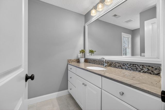 1007 S 8th Street, Eldridge, IA 52748