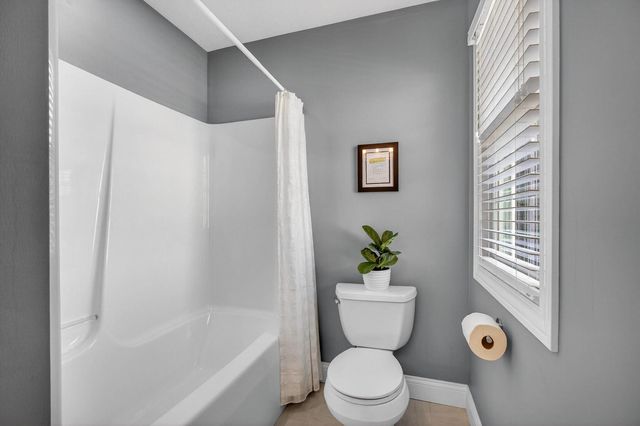 1007 S 8th Street, Eldridge, IA 52748