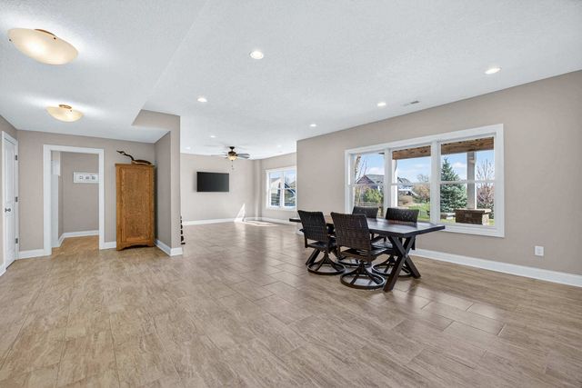 1007 S 8th Street, Eldridge, IA 52748