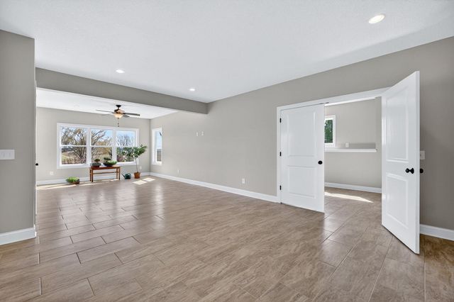 1007 S 8th Street, Eldridge, IA 52748