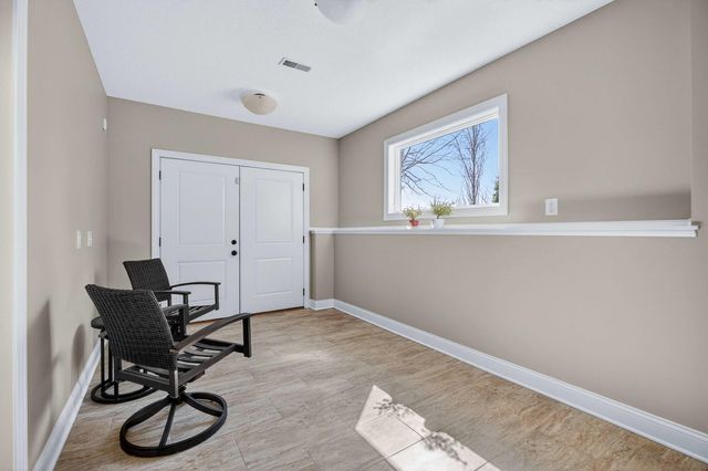 1007 S 8th Street, Eldridge, IA 52748