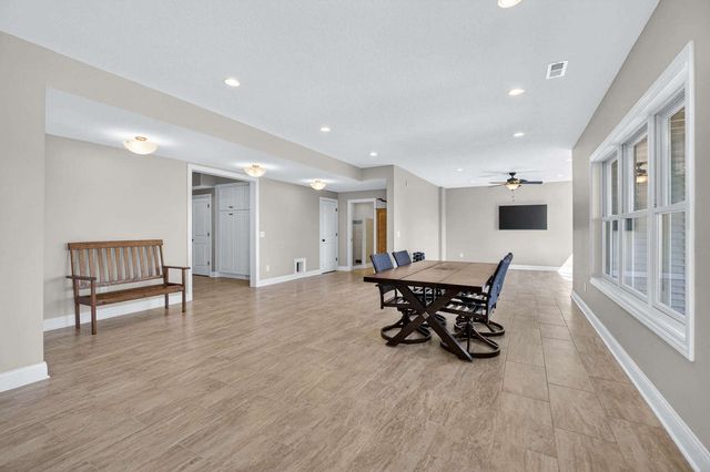 1007 S 8th Street, Eldridge, IA 52748