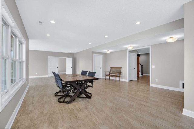 1007 S 8th Street, Eldridge, IA 52748