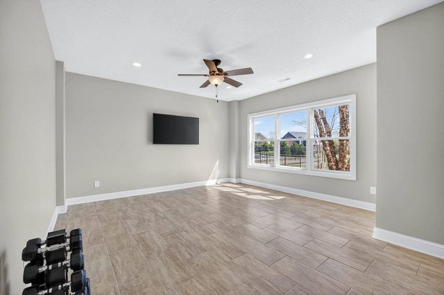 1007 S 8th Street, Eldridge, IA 52748