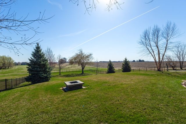 1007 S 8th Street, Eldridge, IA 52748