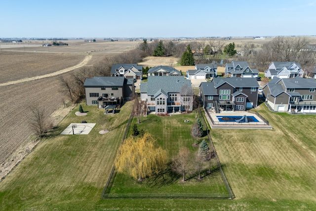 1007 S 8th Street, Eldridge, IA 52748