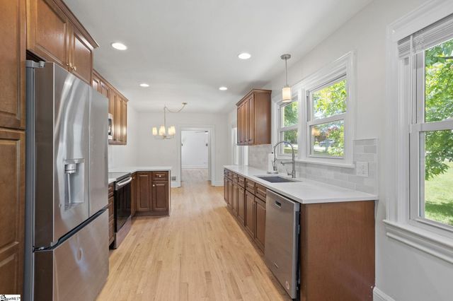 28 Buena Vista Avenue, Greenville, SC 29607
