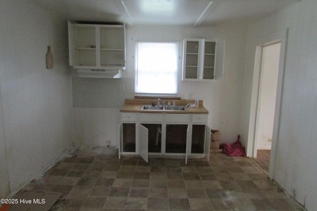 714 Bunting Street, Clinton, NC 28328