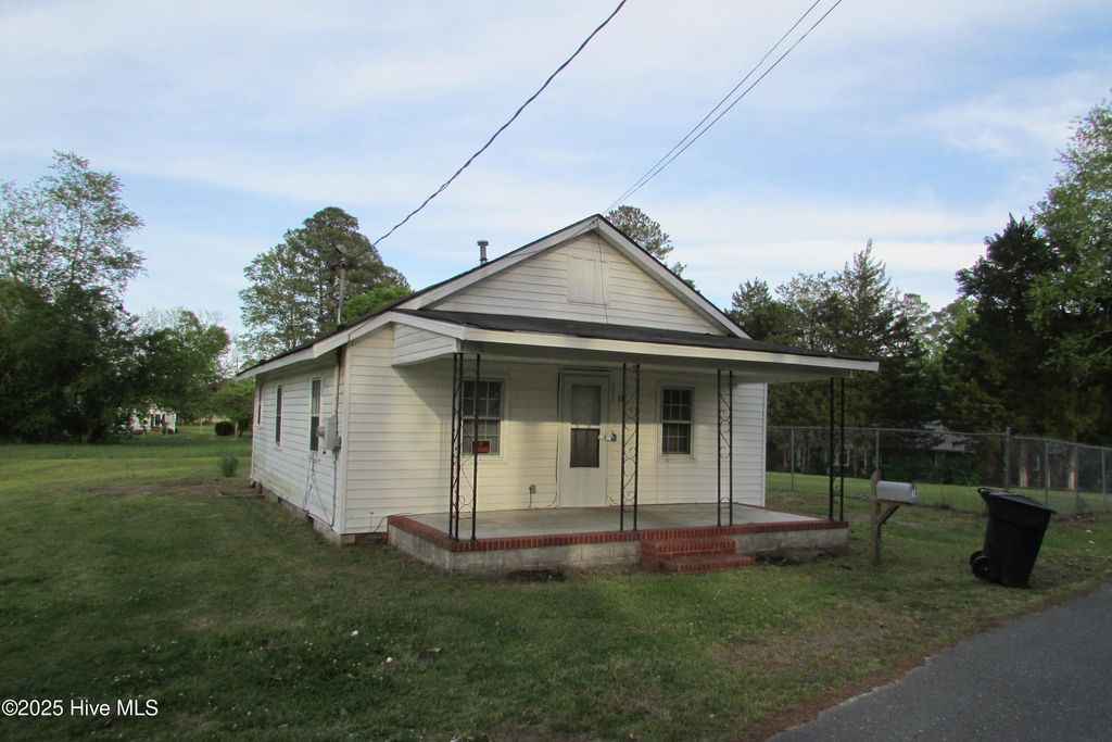 714 Bunting Street, Clinton, NC 28328