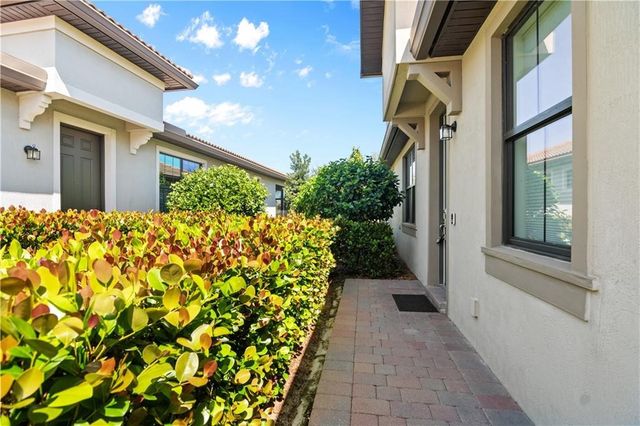 4347 Beauty Leaf Circle, Vero Beach, FL 32967