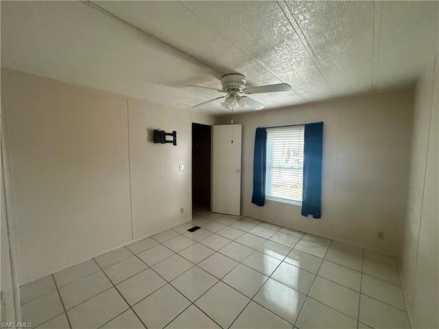 130 Grassy Key LN 37, Naples, FL 34114
