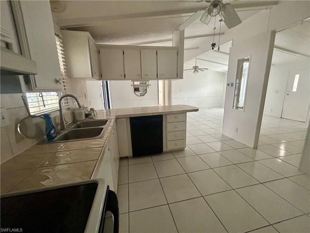 130 Grassy Key LN 37, Naples, FL 34114