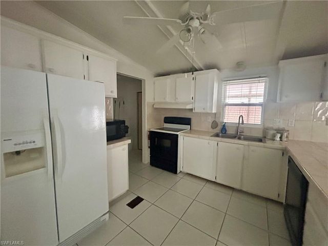 130 Grassy Key LN 37, Naples, FL 34114