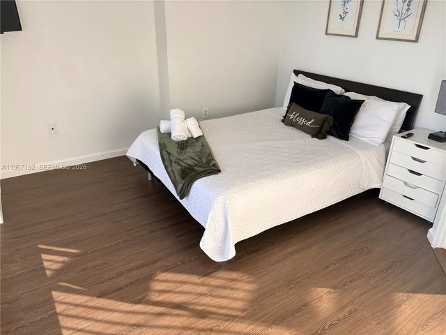 1200 Brickell Bay Dr 3923, Miami, FL 33131