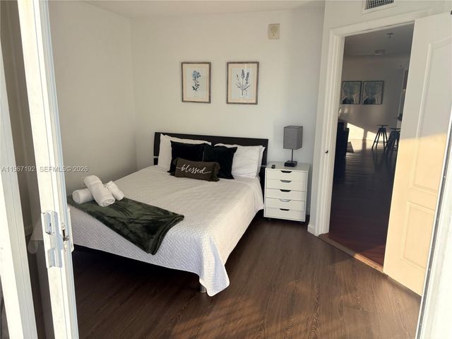 1200 Brickell Bay Dr 3923, Miami, FL 33131