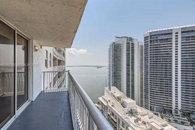1200 Brickell Bay Dr 3923, Miami, FL 33131