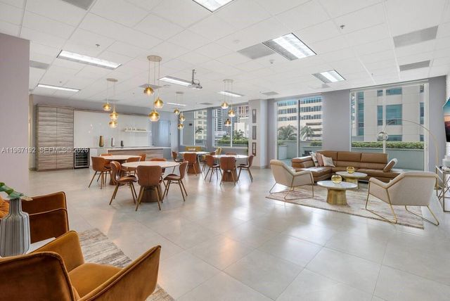 1200 Brickell Bay Dr 3923, Miami, FL 33131